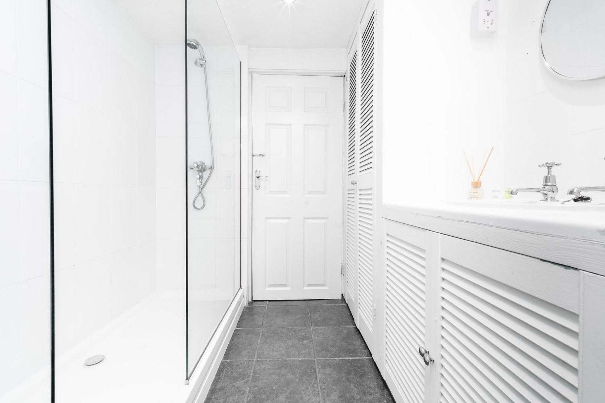 Luxury 3 Bedroom House - Harborne - Parking - Garden - Wifi & Netflix 122G Birmingham Exteriör bild
