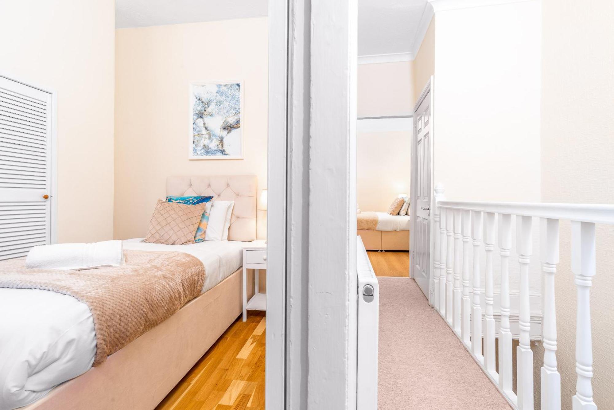 Luxury 3 Bedroom House - Harborne - Parking - Garden - Wifi & Netflix 122G Birmingham Exteriör bild